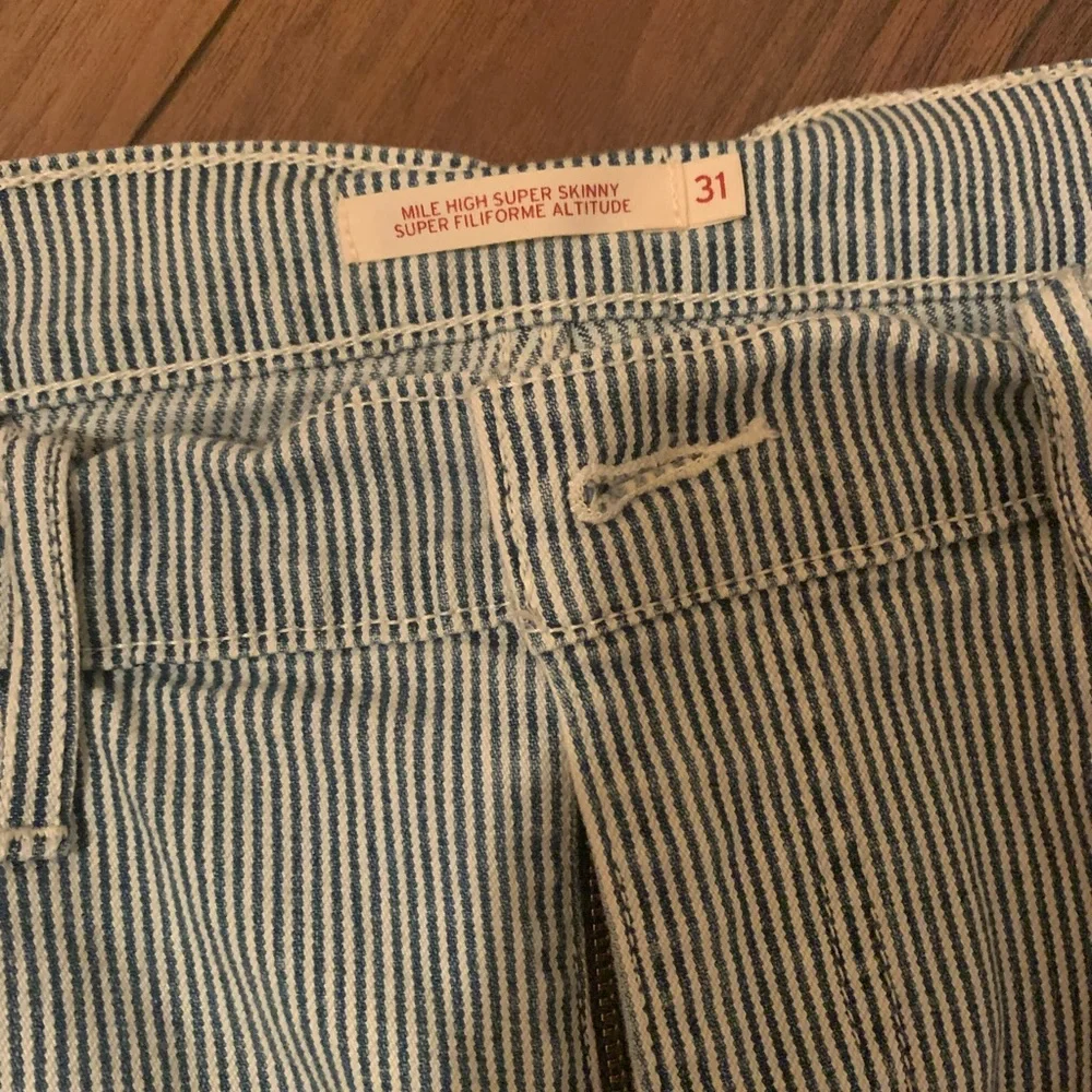 LEVIS - Picture 2 of 4